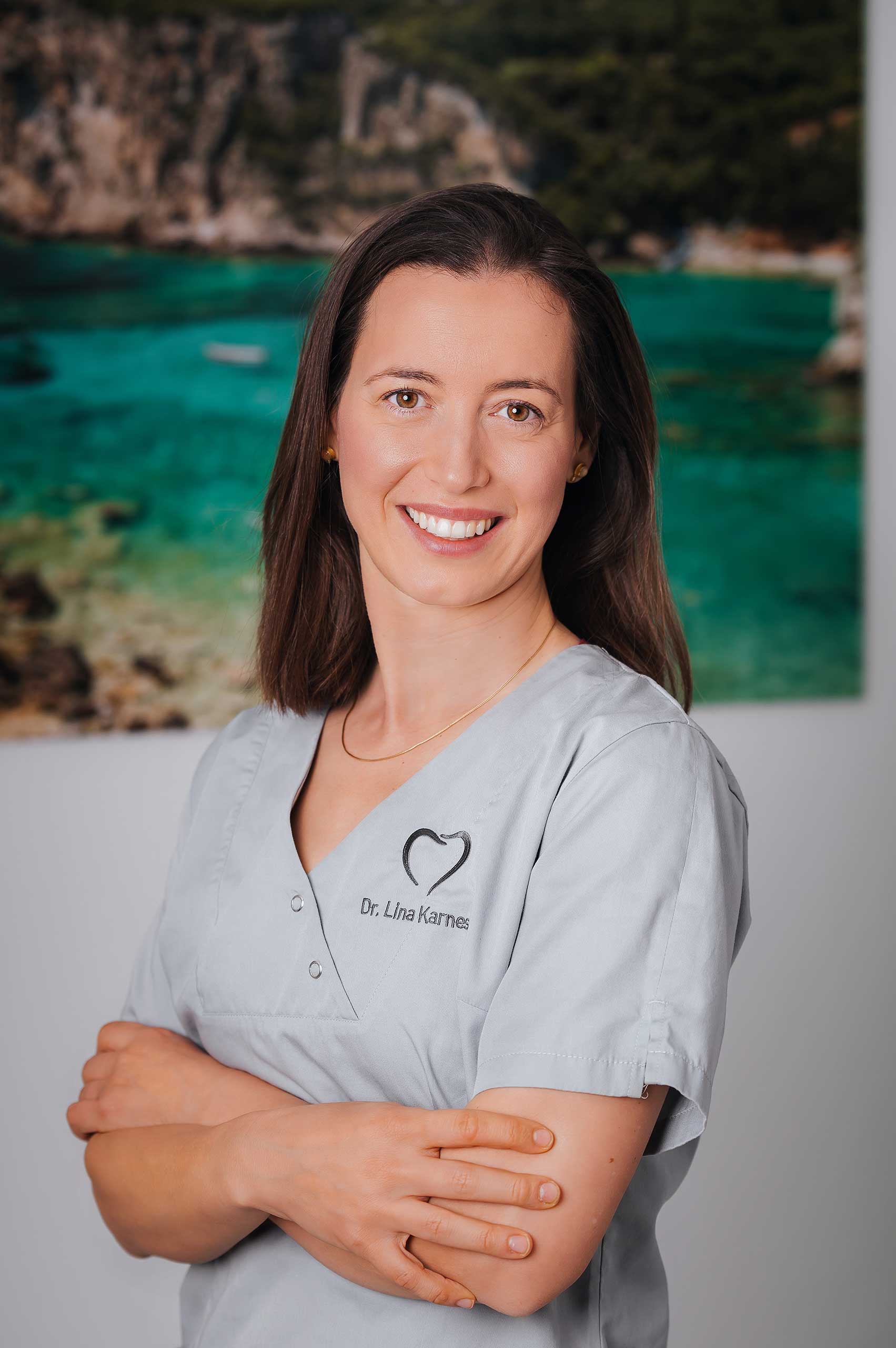 Dr. Lina Karnesi – Zahnärztin und Oralchirurgin in Radolfzell Dr. Lina Karnesi, Zahnärztin und Oralchirurgin in Radolfzell